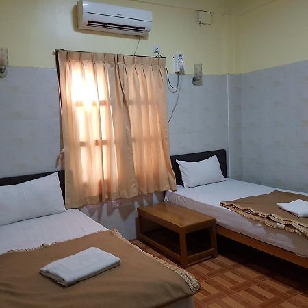 Shwe Eain Si Guest House - Burmese Only Мйеик Екстериор снимка