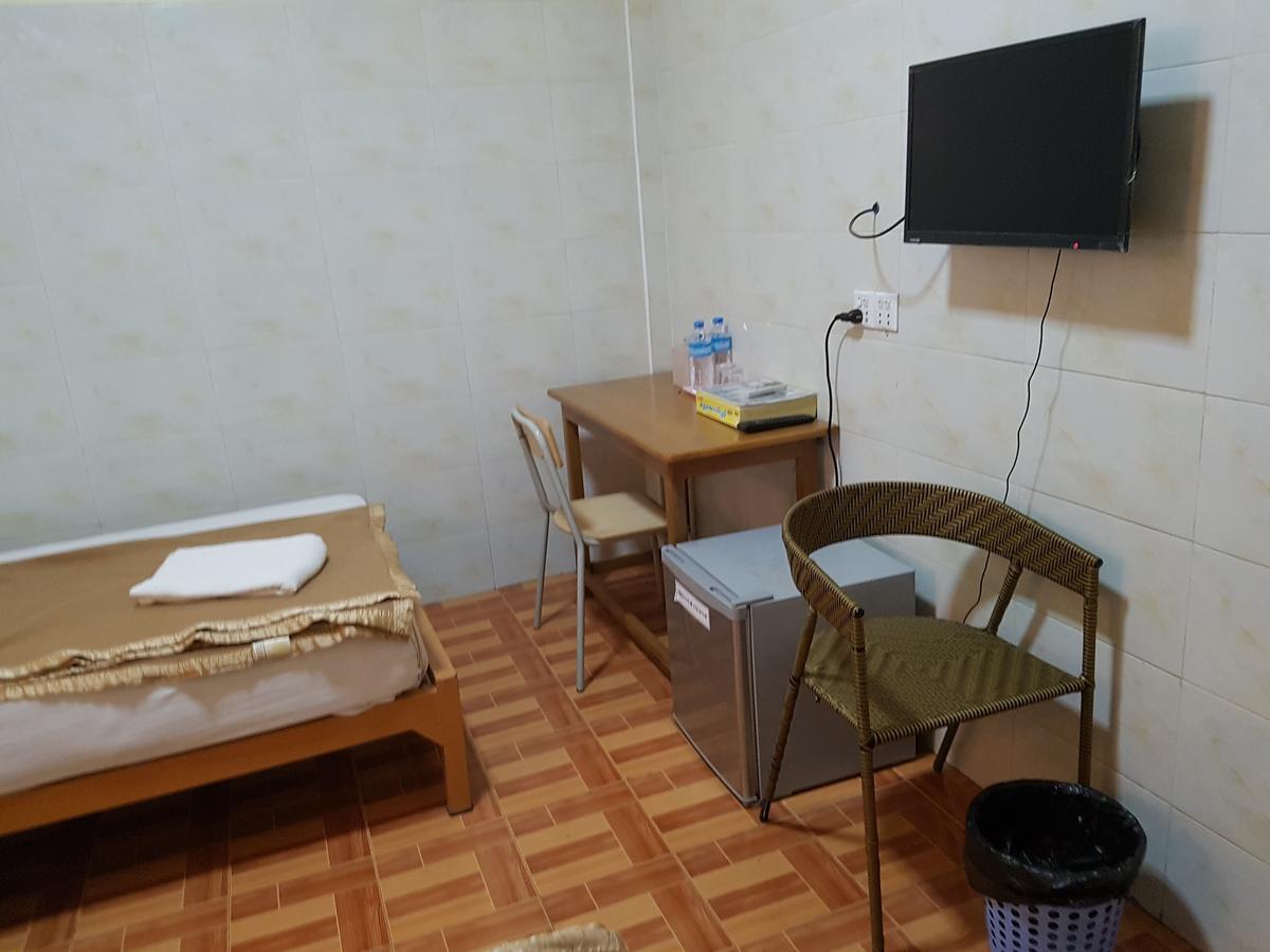 Shwe Eain Si Guest House - Burmese Only Мйеик Екстериор снимка