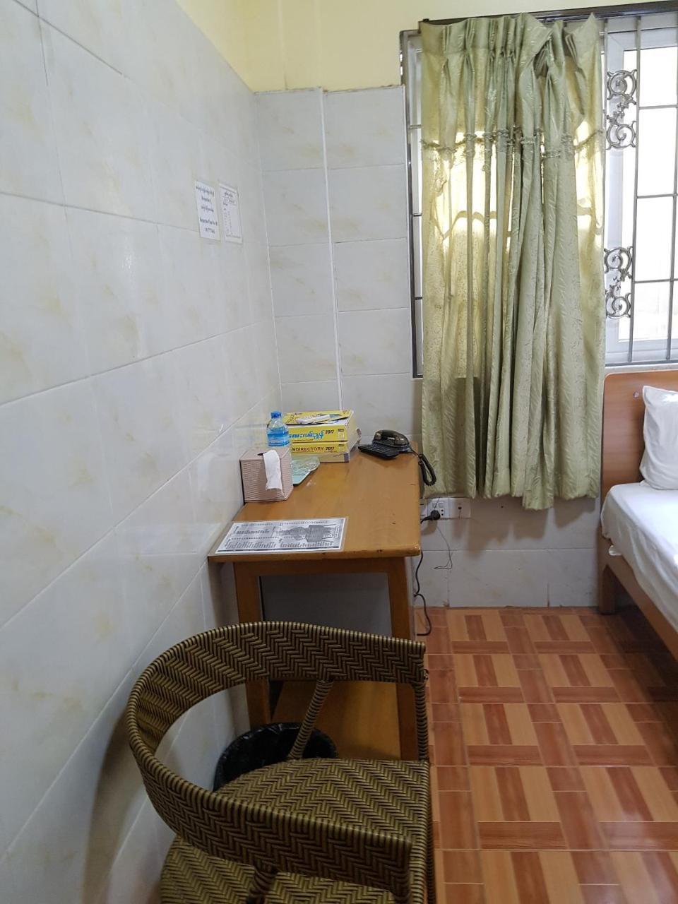 Shwe Eain Si Guest House - Burmese Only Мйеик Екстериор снимка