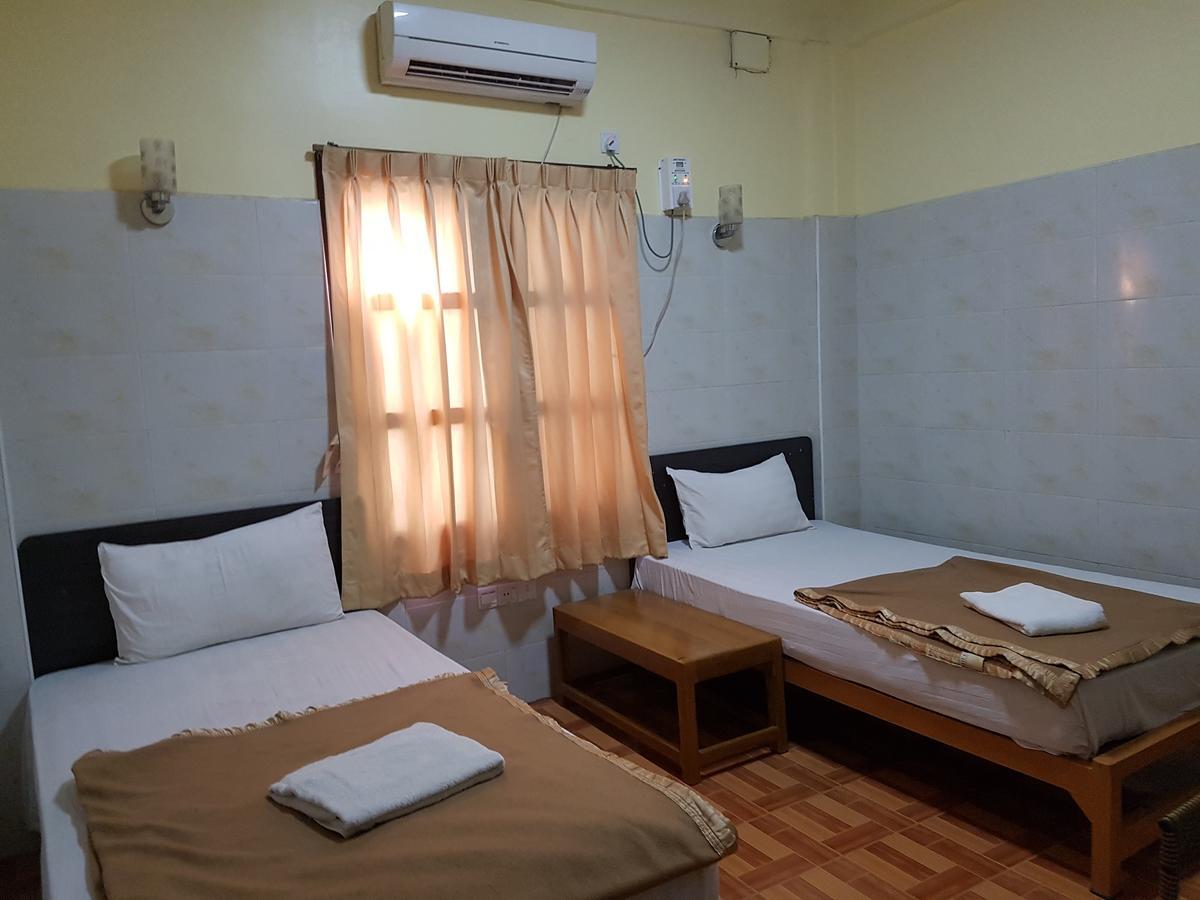 Shwe Eain Si Guest House - Burmese Only Мйеик Екстериор снимка