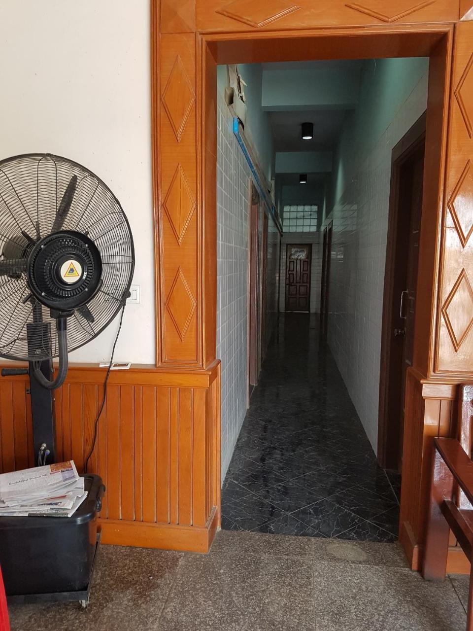 Shwe Eain Si Guest House - Burmese Only Мйеик Екстериор снимка